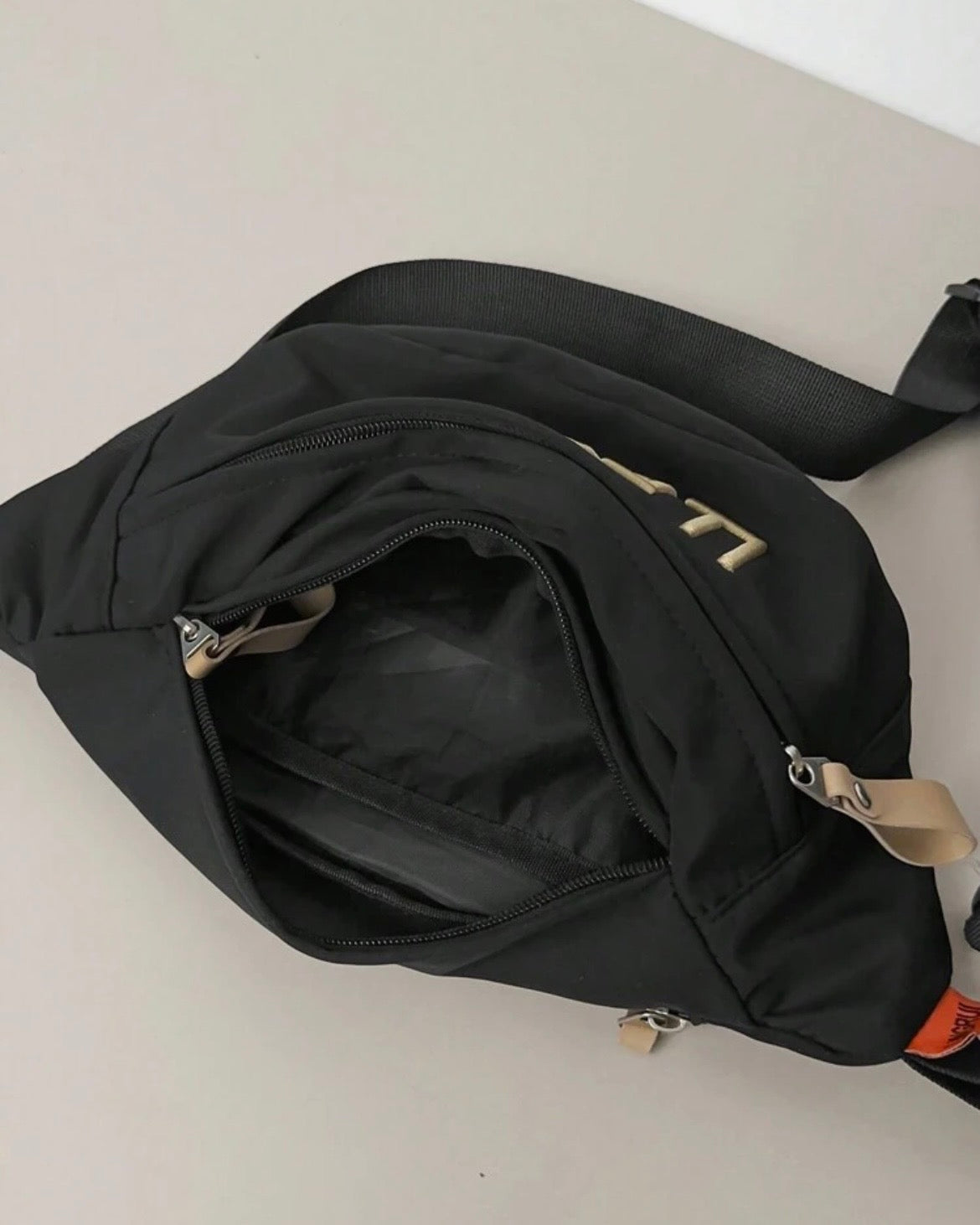 Riñonera Crossbody Urban Pro – Seguridad y Estilo en cada Movimiento