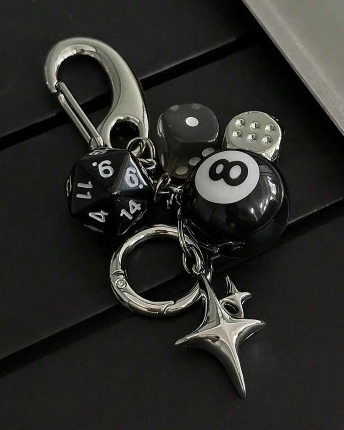 Llavero Con Colgante de Dado con Número 8