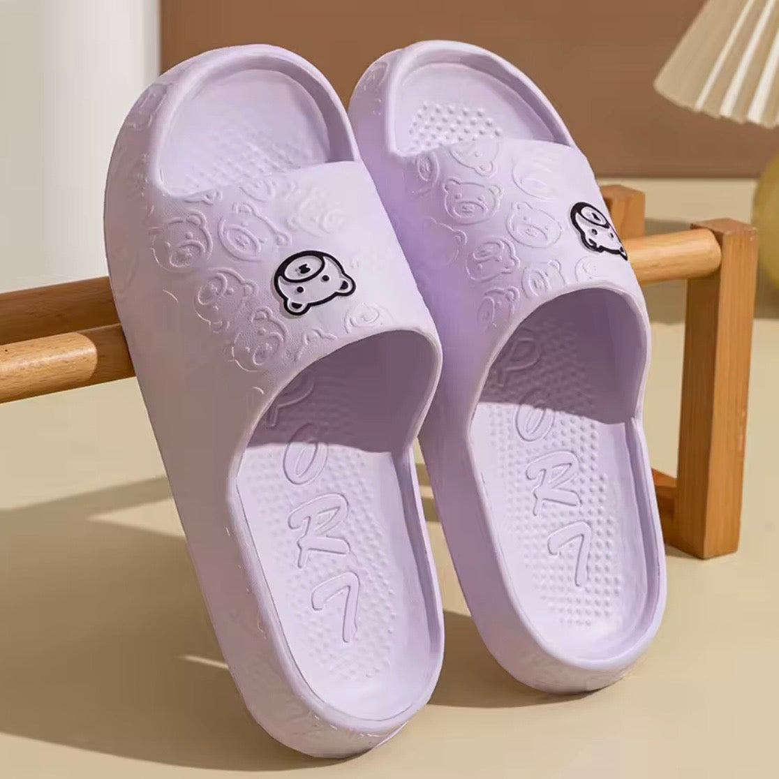 Zapatillas de moda de verano para hombre, sandalias con estampado de osito, baño interior, antideslizantes, suaves, zapatos informales para dormitorio para mujer, pareja