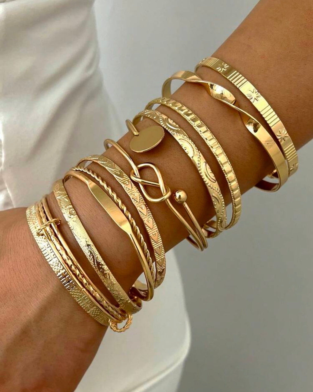 Set de Brazaletes y Pulseras de Alta Gama