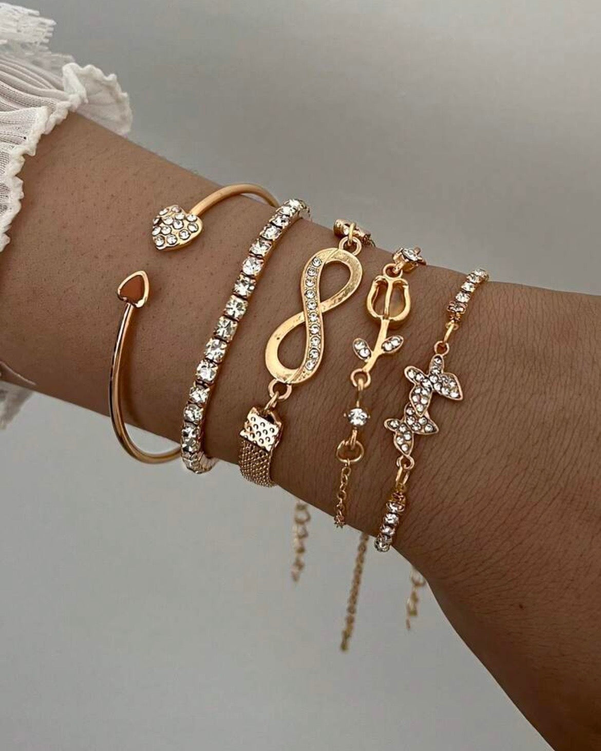 Set de Brazaletes y Pulseras de Alta Gama