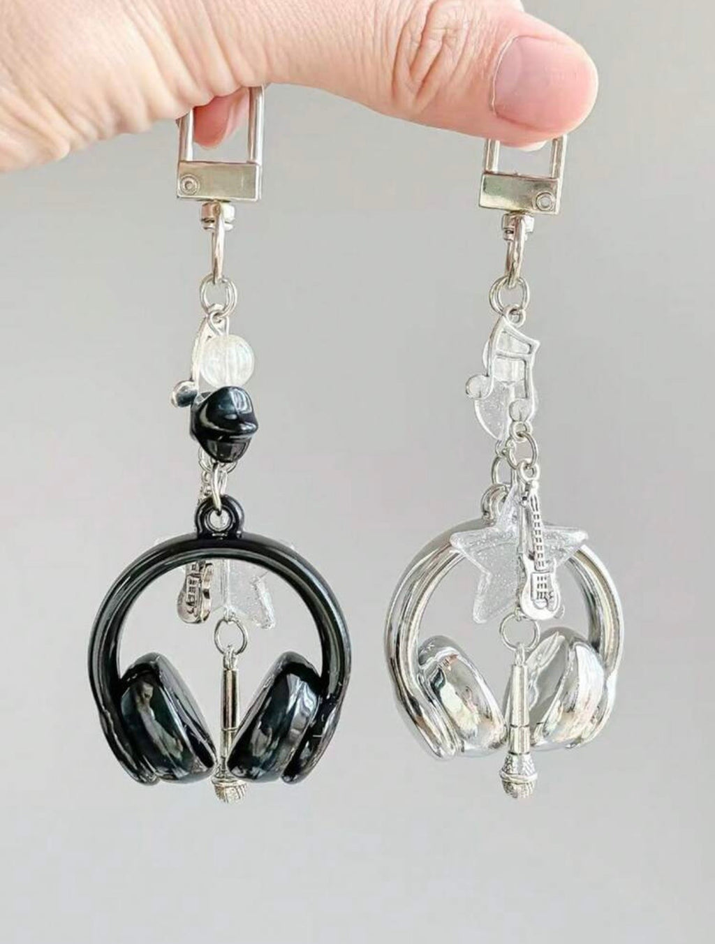 Llavero Con auriculares de música con colgante de guitarra y micrófono