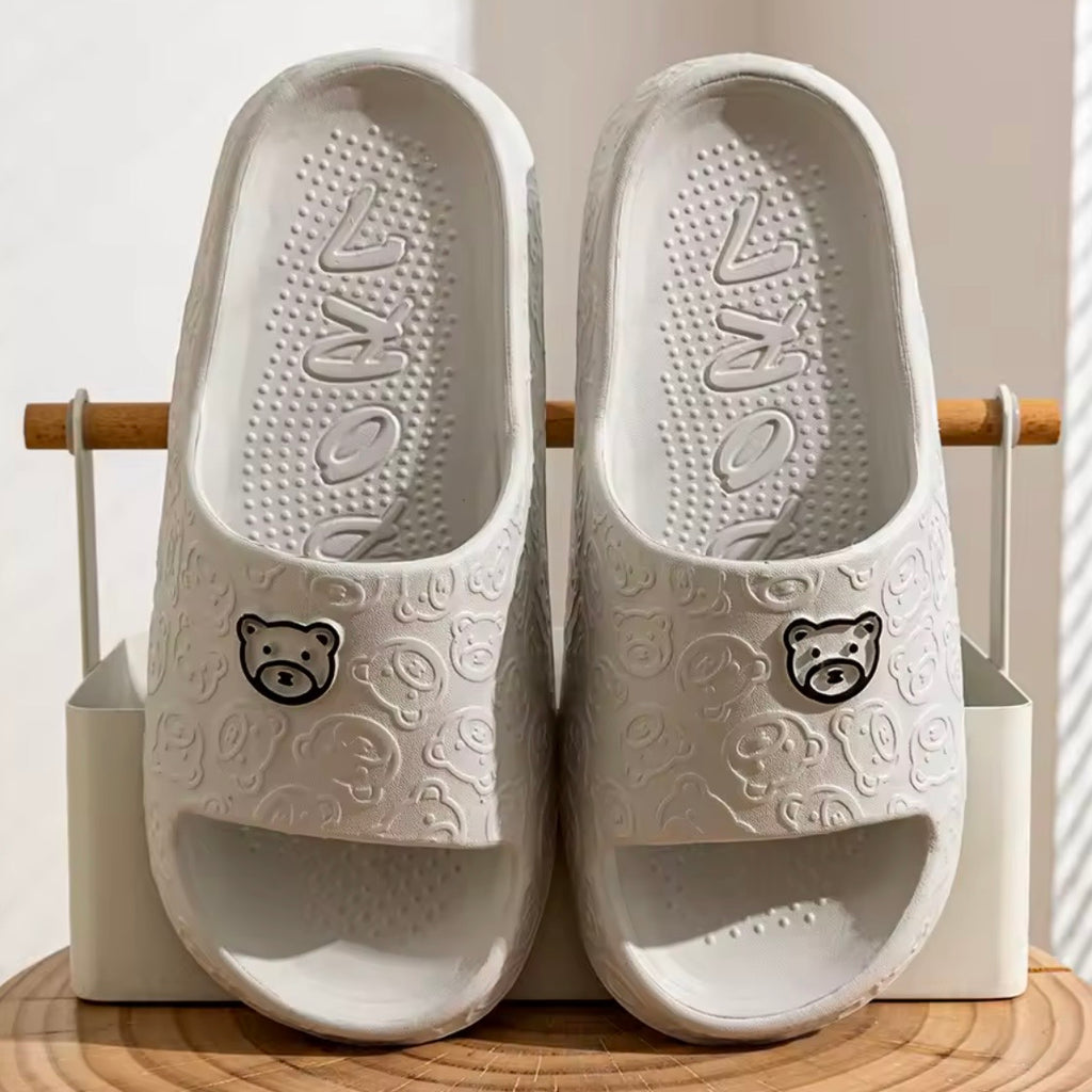 Zapatillas de moda de verano para hombre, sandalias con estampado de osito, baño interior, antideslizantes, suaves, zapatos informales para dormitorio para mujer, pareja